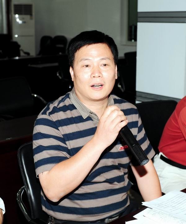 認真研讀文件 全面領會精神 切實抓好落實