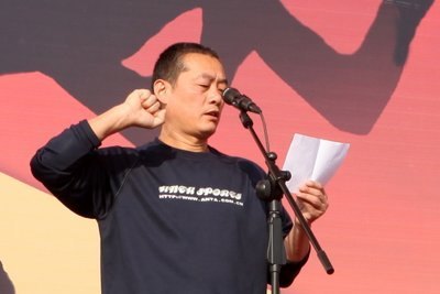 紅旗翻飛問蒼穹 摩拳擦掌斗志揚 常州工學院第三十屆田徑運動會隆重開幕