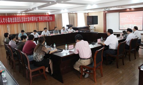 廣西高校人才小高地創(chuàng)新團(tuán)隊(duì)資助計(jì)劃中期檢查評估專家組到廣西師范學(xué)院檢查工作