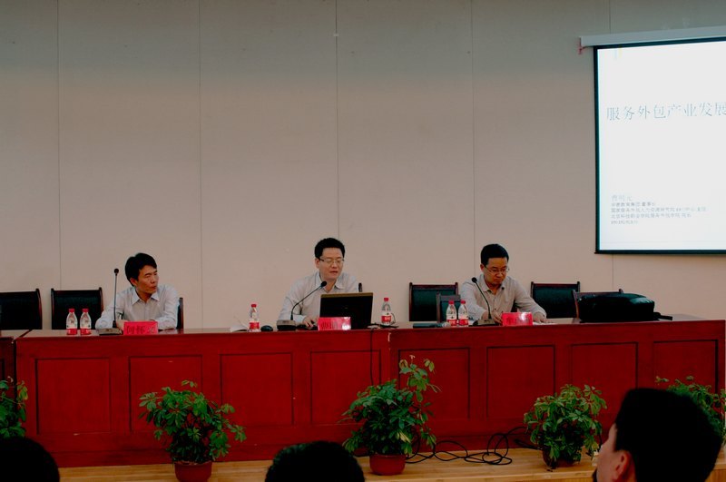 華唐教育董事長曹明元先生蒞臨臺州科技職業學院作報告