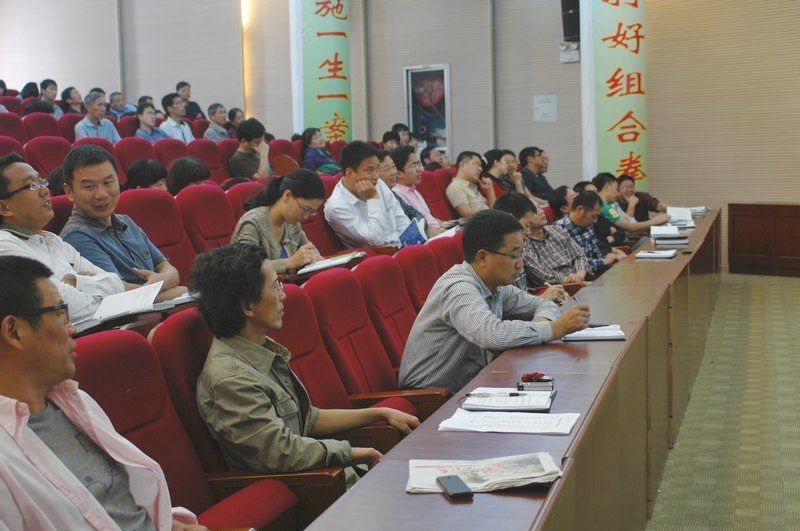 華唐教育董事長曹明元先生蒞臨臺州科技職業學院作報告