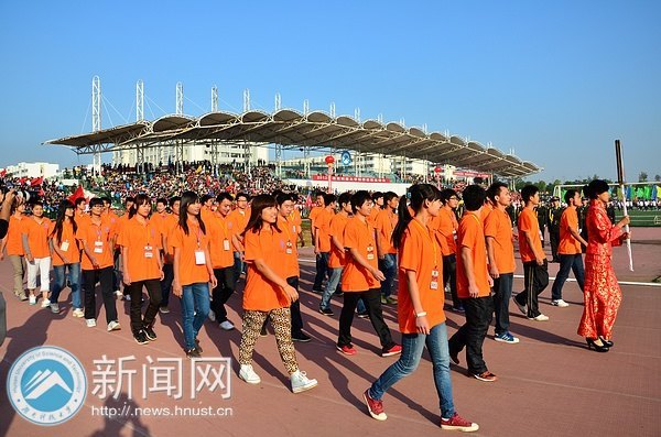 【校運會視點】累并快樂著  志愿者裁判風采正飛揚