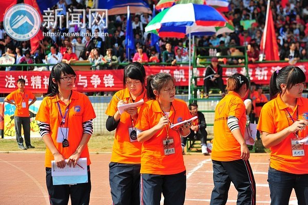 【校運會視點】累并快樂著  志愿者裁判風采正飛揚