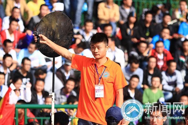 【校運會視點】累并快樂著  志愿者裁判風采正飛揚