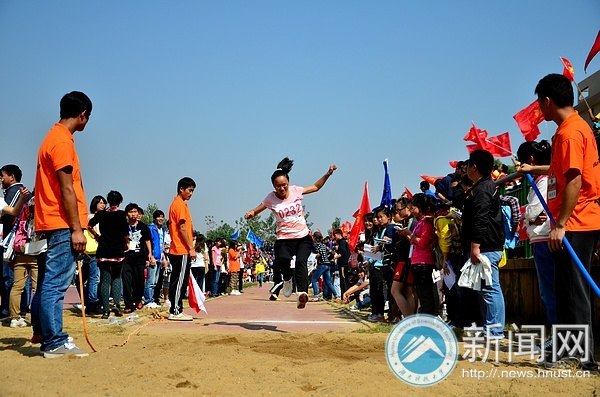 【校運會視點】累并快樂著  志愿者裁判風采正飛揚