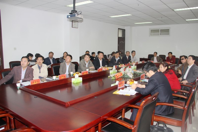 河南省高校人文社科重點研究基地評審專家組蒞臨許昌學院現場考察