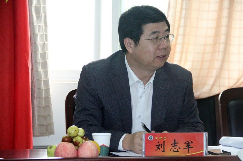 河南省高校人文社科重點研究基地評審專家組蒞臨許昌學院現場考察