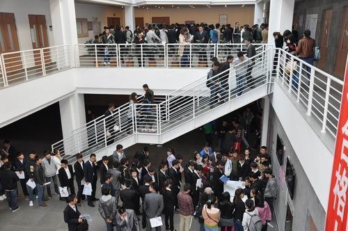 長(zhǎng)春建筑學(xué)院召開(kāi)2013屆幕墻專(zhuān)業(yè)畢業(yè)生校園雙選會(huì)