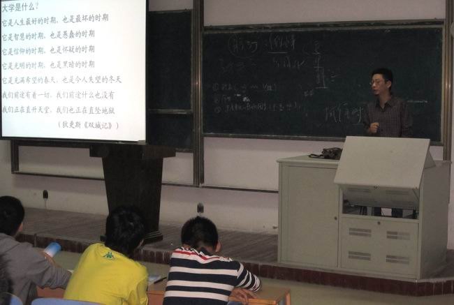 皖西學(xué)院2012級(jí)新生導(dǎo)航教育全面展開(kāi)