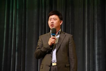 學(xué)校舉行“情暖重陽”文藝聯(lián)歡會(huì)