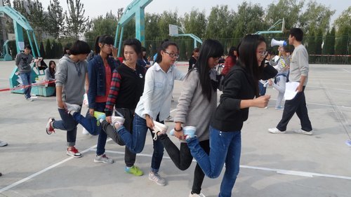 外語系 “運動向前沖”熱鬧上演