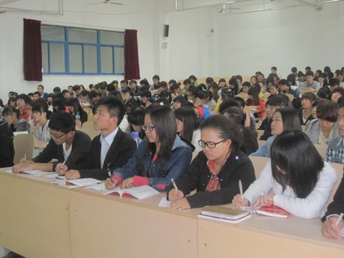 煙臺(tái)大學(xué)文經(jīng)學(xué)院舉辦第十六期黨課培訓(xùn)