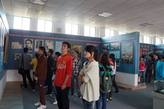 (圖文)學習英烈  發奮學習  立志成才——2012年“概論”課實踐教學圓滿完成