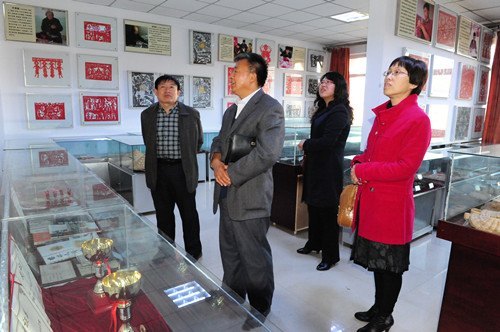 省特色文化研究基地建設情況檢查組蒞臨通化師范學院進行工作檢查