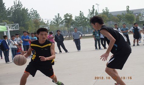 經(jīng)濟(jì)管理系迎新籃球賽鳴鑼開(kāi)場(chǎng)
