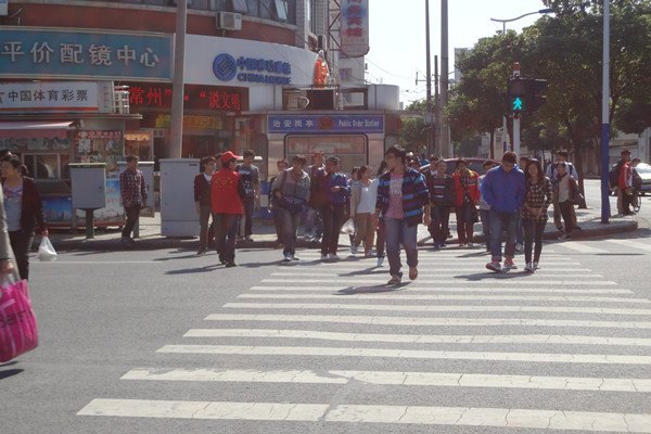 珍愛生命志愿行——常州工學院設立校外交通文明崗