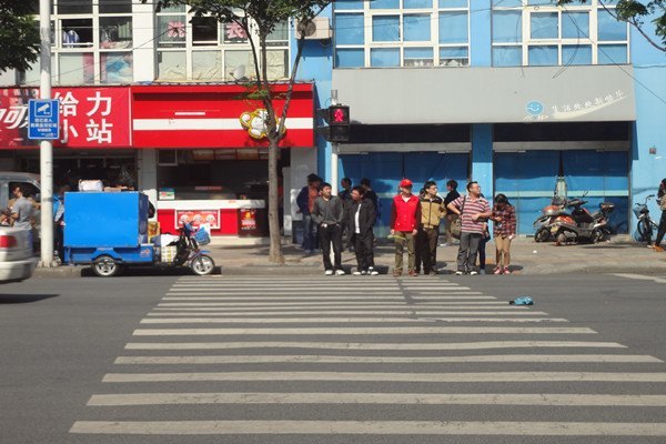 珍愛生命志愿行——常州工學院設立校外交通文明崗