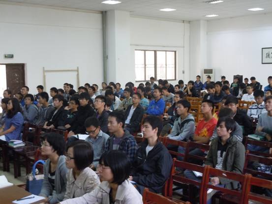 武漢理工大學陳定方教授來武漢工程大學講學