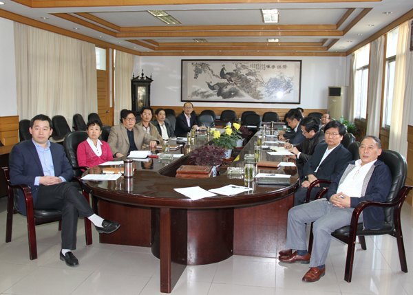 皖西學院黨委理論中心組召開喜迎十八大專題學習會