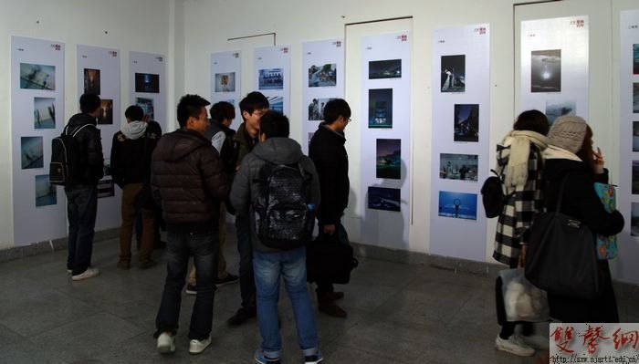 迎百年校慶攝影作品展在設計學院圖書館展廳舉行