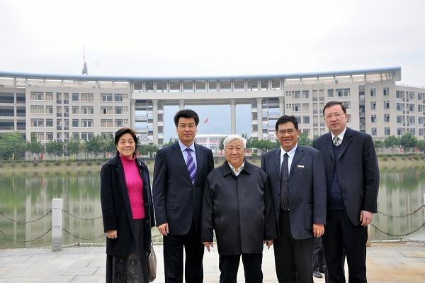 馬國(guó)防書記、劉健校長(zhǎng)出席福建醫(yī)科大學(xué)建校75周年主題活動(dòng)