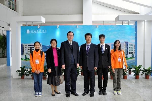 馬國(guó)防書記、劉健校長(zhǎng)出席福建醫(yī)科大學(xué)建校75周年主題活動(dòng)