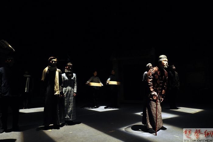 影視學(xué)院09表畢業(yè)大戲《四世同堂》為百年校慶助力上演