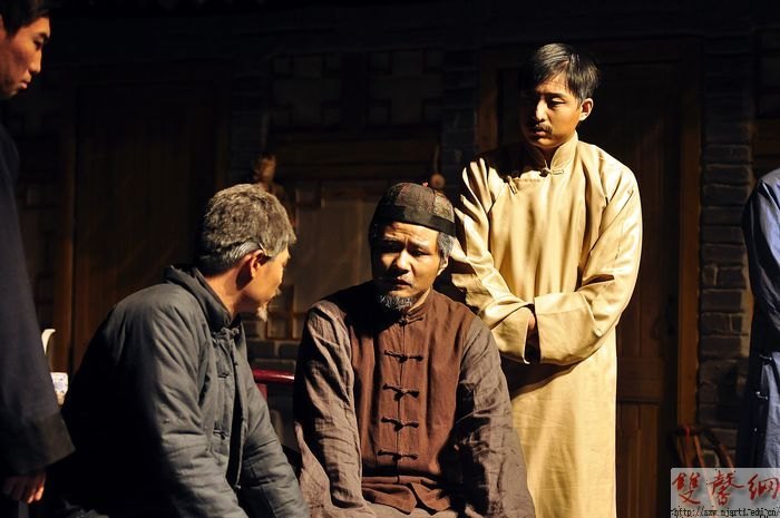 影視學(xué)院09表畢業(yè)大戲《四世同堂》為百年校慶助力上演