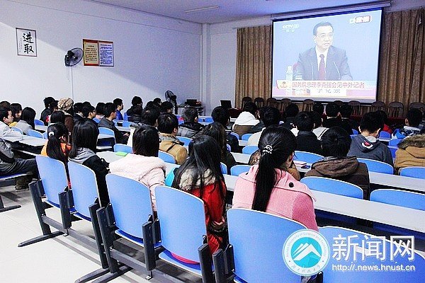 計算機學院組織學生觀看李克強中外記者見面會直播