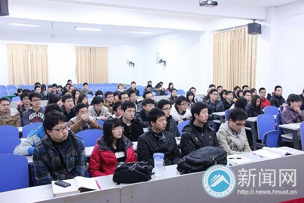 計算機學院組織學生觀看李克強中外記者見面會直播