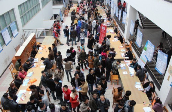 河海大學文天學院成功舉辦2013屆畢業(yè)生春季供需洽談會