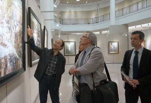 徐浩艇舉辦油畫展 作品以西部風情為主要題材