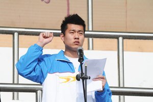 濟(jì)南大學(xué)2013年田徑運(yùn)動會開幕