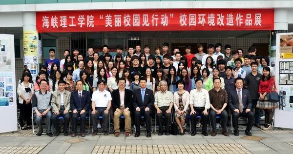 馬國防書記參觀海峽理工學院作品展