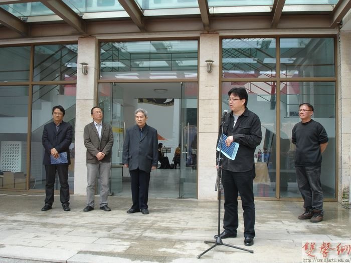 余秉楠教授平面設(shè)計(jì)、研究、教學(xué)50年回顧展開(kāi)幕