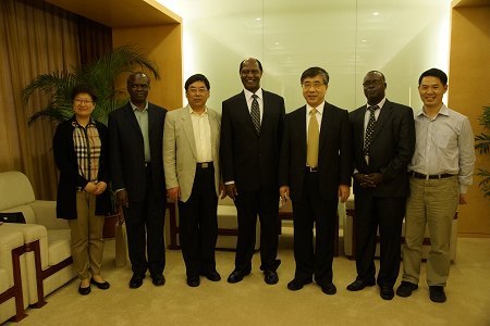 徐明稚校長(zhǎng)會(huì)見(jiàn)肯尼亞莫伊大學(xué)校長(zhǎng)理查德•米貝一行