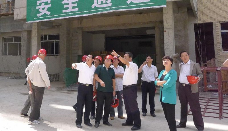 校領導深入南區教學樓工地協調指導工作