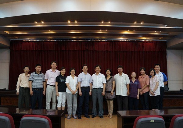 彭未名教授一行為廣東石油化工學院師生講授社會管理