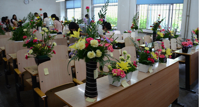 插花科普活動受到學生歡迎