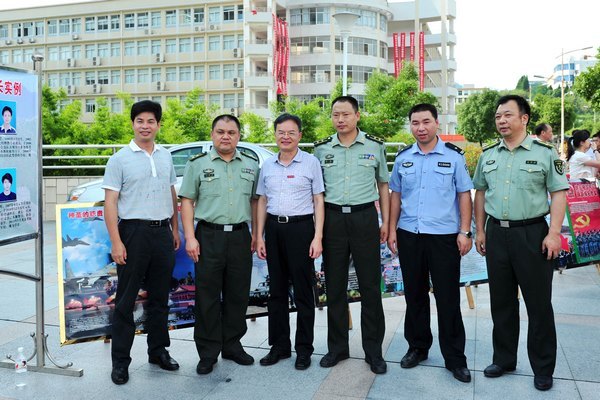 市兵役登記試點工作在三明學院開展