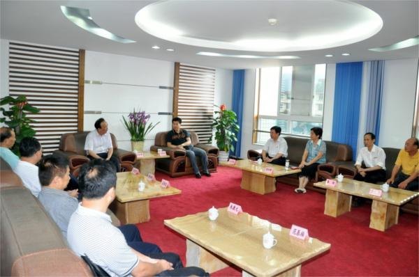 校領(lǐng)導(dǎo)會見市關(guān)工委和三明國投公司領(lǐng)導(dǎo)