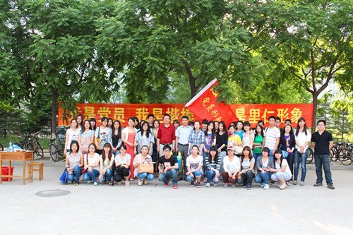 里仁公寓“周四黨員義務崗”在繼續