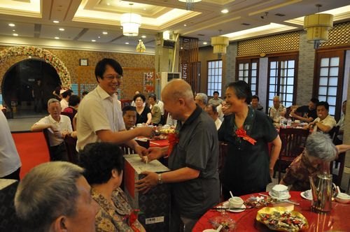 湖工大舉行離退休教職工金婚慶典