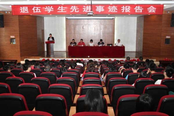 綠色軍營綠色夢:常州工學(xué)院舉行退伍學(xué)生事跡報告會