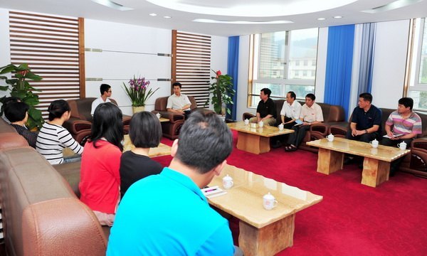 馬國防書記接見團(tuán)十七大代表曹陽飛宇