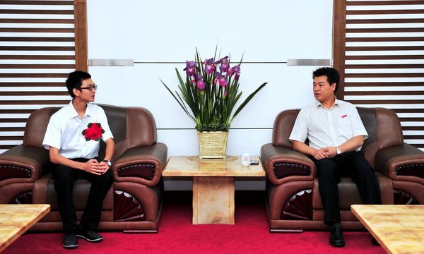 馬國防書記接見團(tuán)十七大代表曹陽飛宇