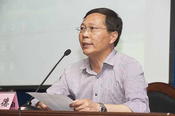 中國(guó)藏學(xué)研究中心原黨組書(shū)記朱曉明研究員來(lái)校講學(xué)