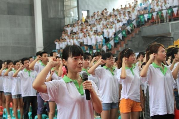 長沙師范學校隆重舉行2013屆學生畢業典禮