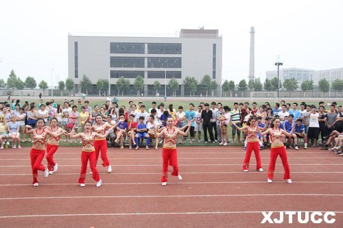 西安交通大學(xué)城市學(xué)院舉行第九屆健美操、啦啦操、體育舞蹈、街舞教學(xué)比賽