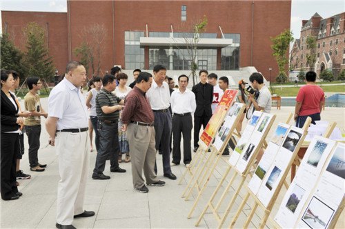 建筑與規劃學院開展紀念建黨92周年暨“美在中國”攝影展活動